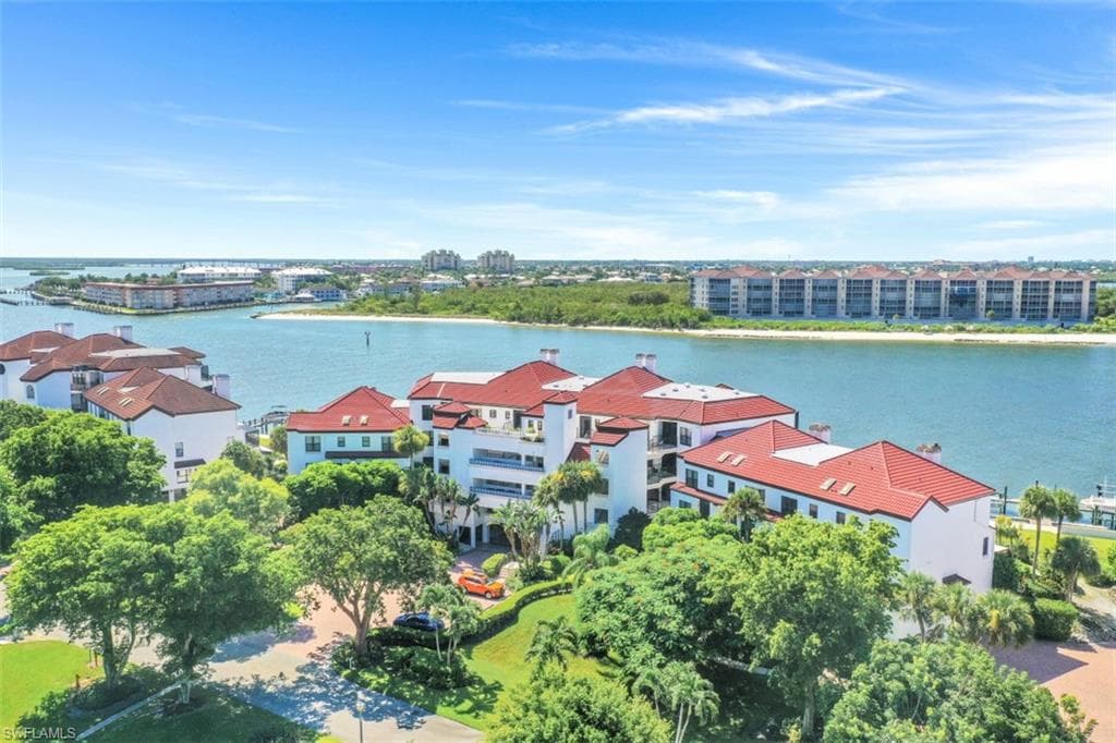334 La Peninsula Blvd 334, Naples, FL 34113-8