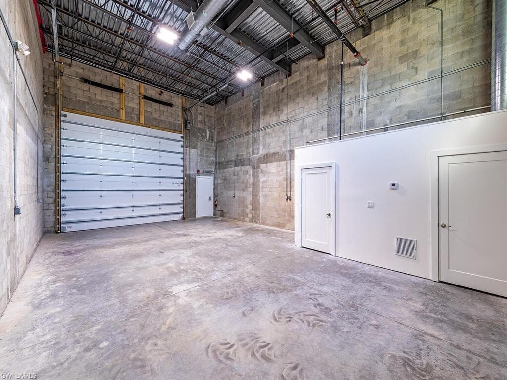 5705 Taylor Rd 18, Naples, FL 34109-5