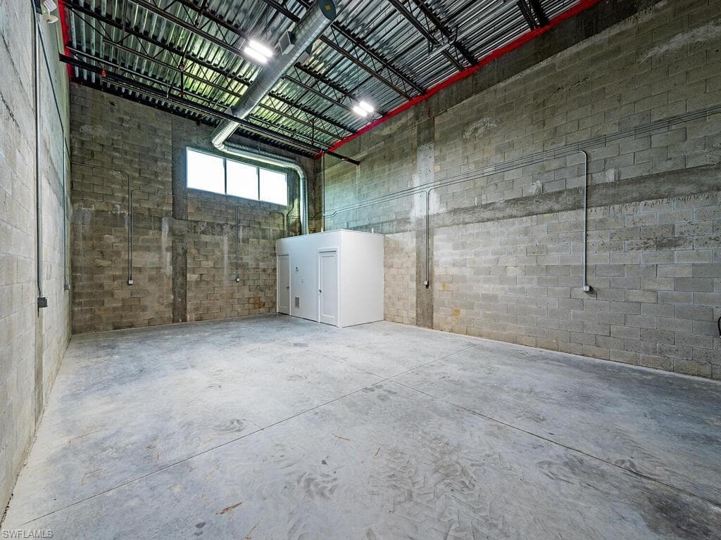 5705 Taylor Rd 17, Naples, FL 34109-4