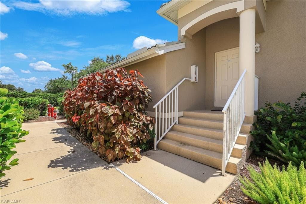 3435 Laurel Greens Ln S 203, Naples, FL 34119-3
