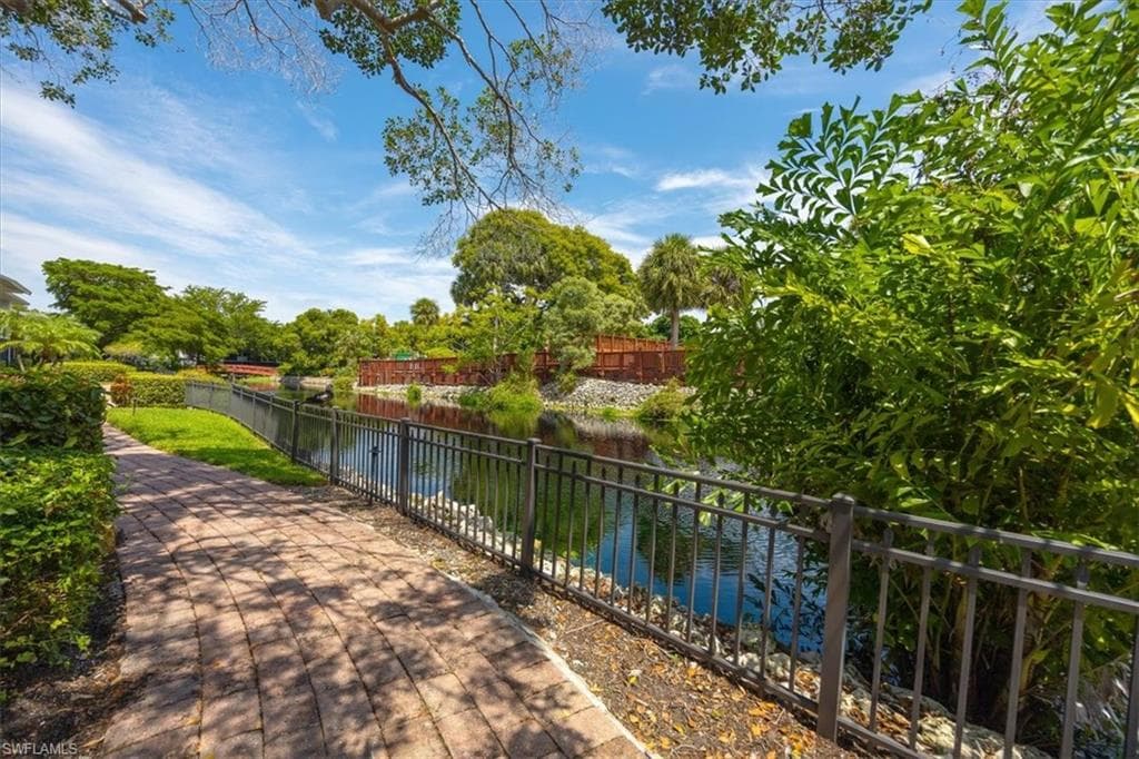 600 Neapolitan Way 115, Naples, FL 34103-19