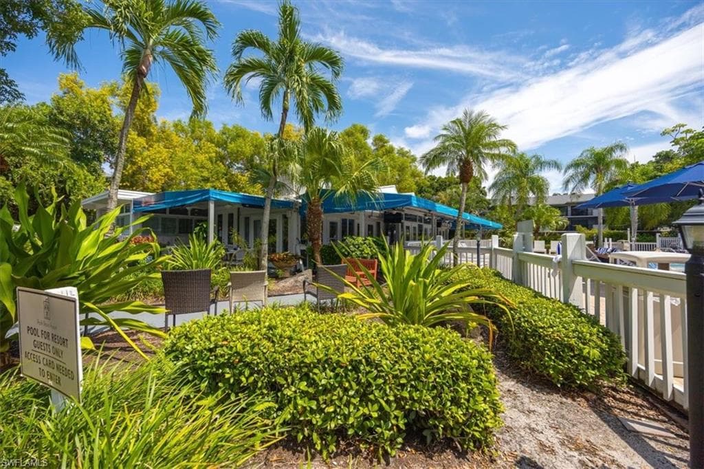 600 Neapolitan Way 115, Naples, FL 34103-26