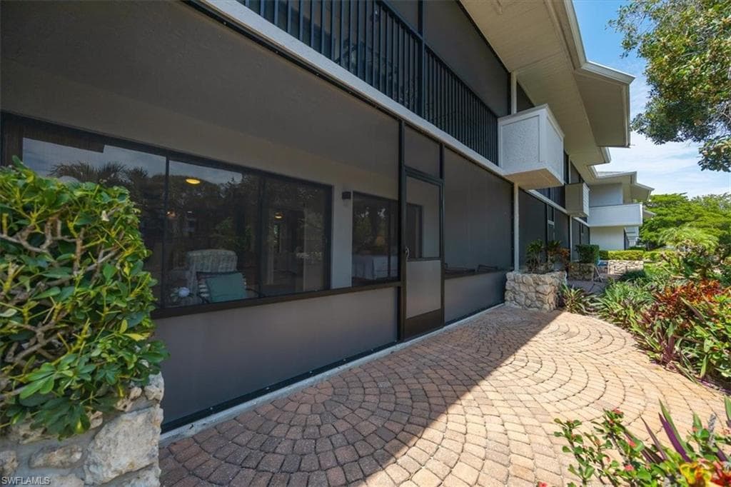 600 Neapolitan Way 115, Naples, FL 34103-2