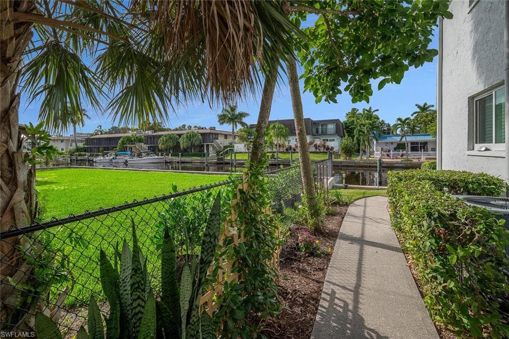 1320 Blue Point Ave 11, Naples, FL 34102-15