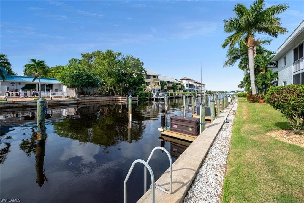 1320 Blue Point Ave 11, Naples, FL 34102-2