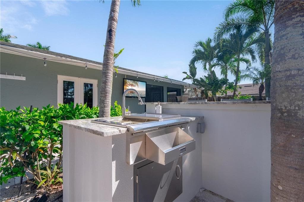 720 108th Ave N, Naples, FL 34108-9