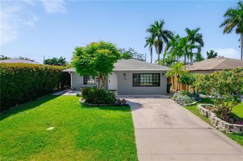 720 108th Ave N, Naples, FL 34108-3