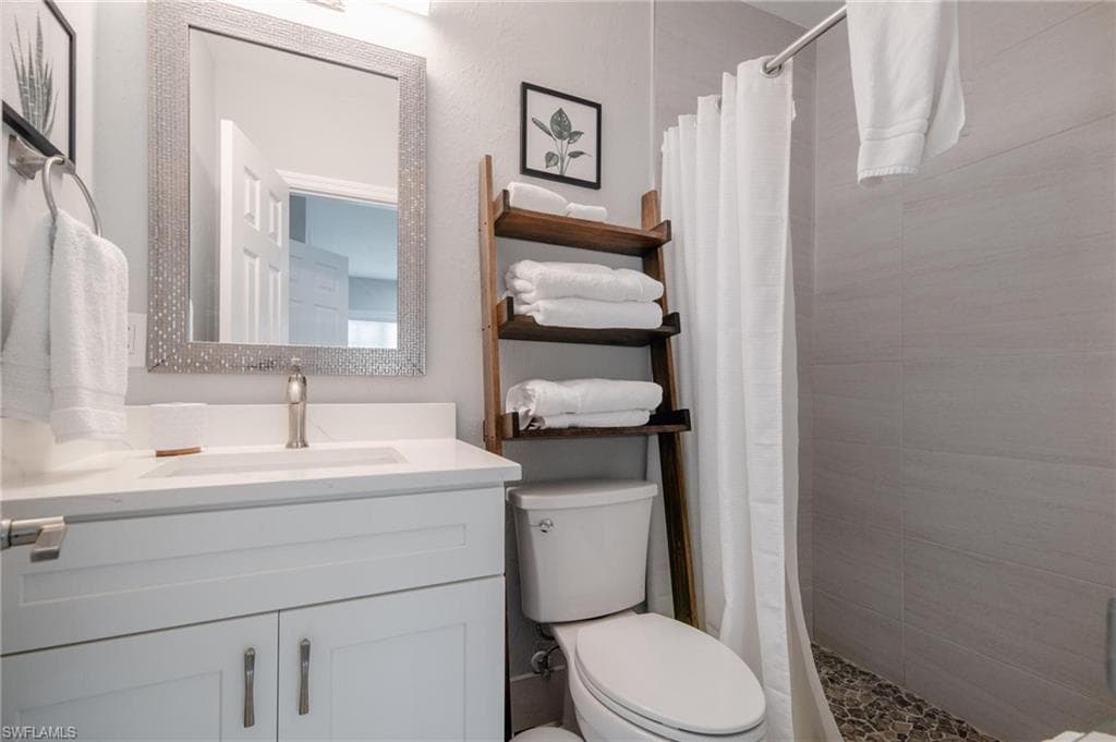 720 108th Ave N, Naples, FL 34108-39