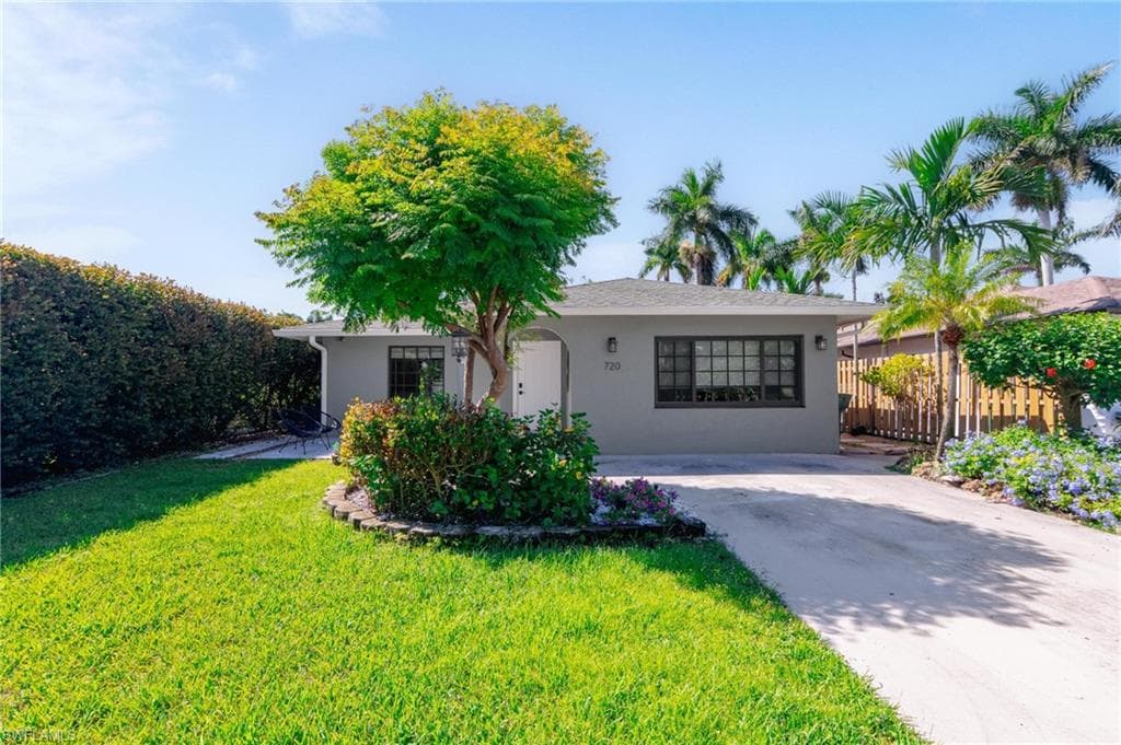 720 108th Ave N, Naples, FL 34108-4