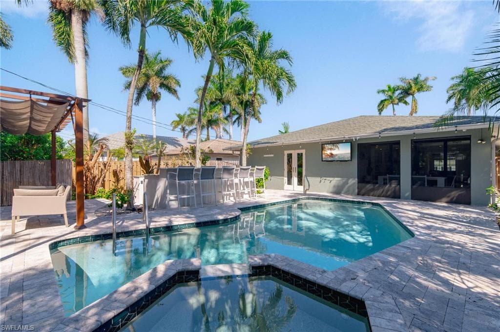 720 108th Ave N, Naples, FL 34108-5