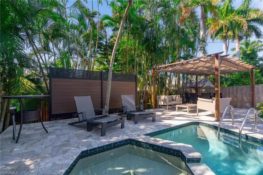 720 108th Ave N, Naples, FL 34108-6
