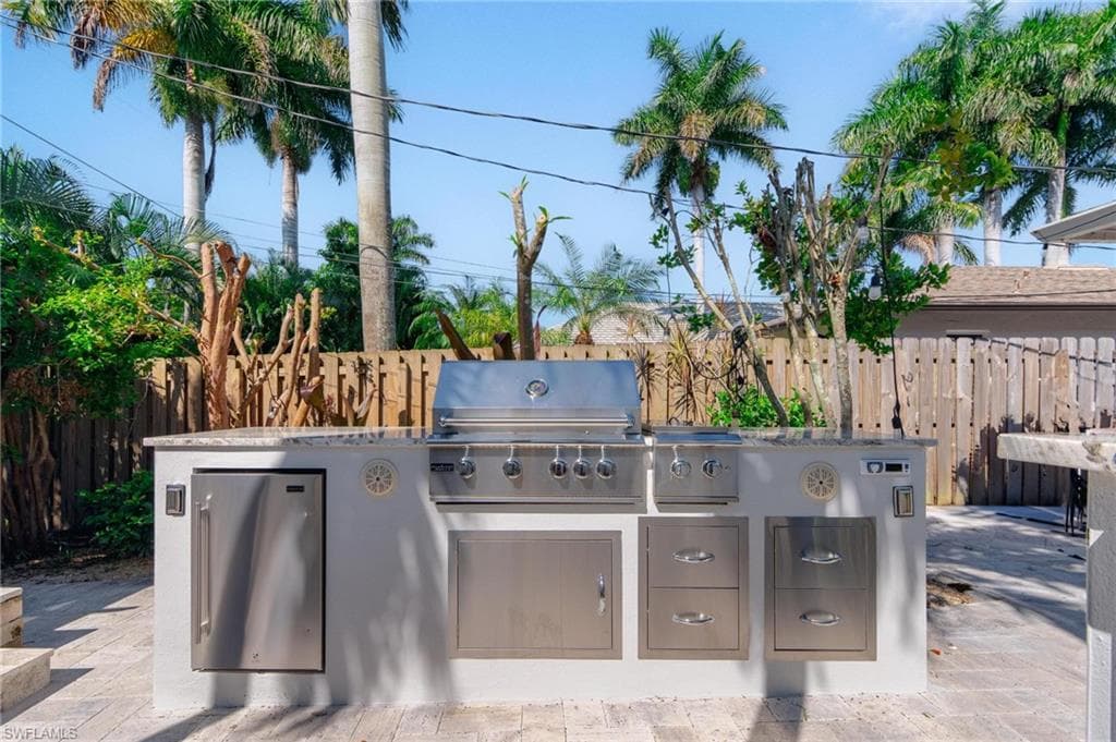 720 108th Ave N, Naples, FL 34108-8