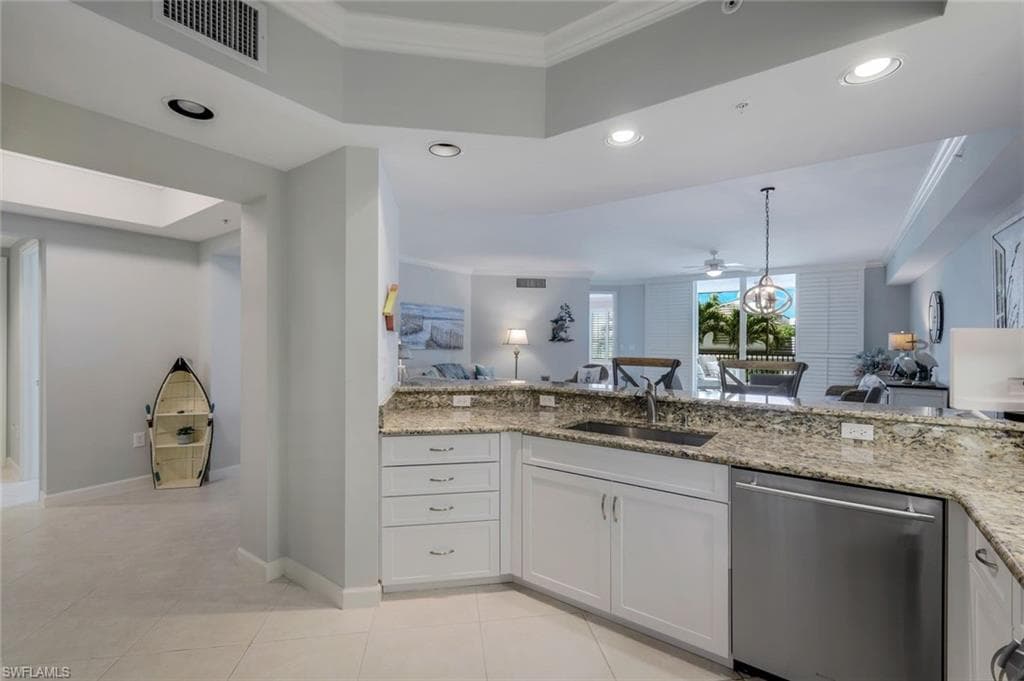 315 Dunes Blvd 204, Naples, FL 34110-9