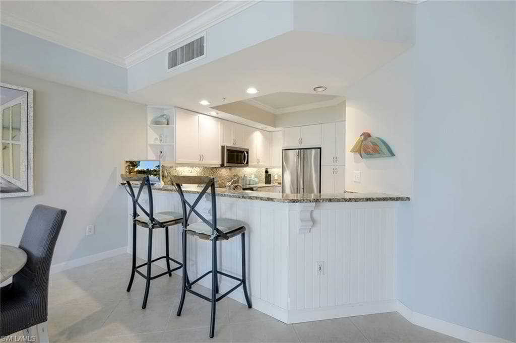 315 Dunes Blvd 204, Naples, FL 34110-10