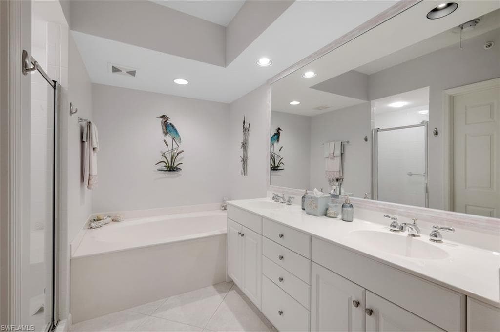 315 Dunes Blvd 204, Naples, FL 34110-13