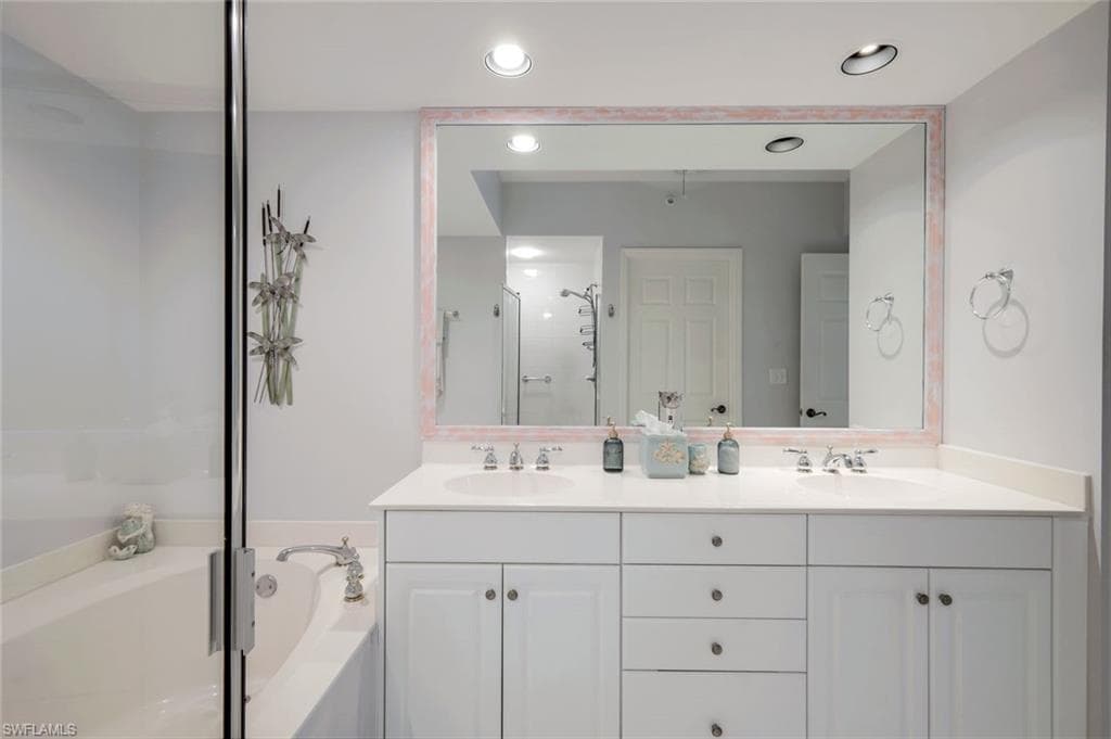 315 Dunes Blvd 204, Naples, FL 34110-14