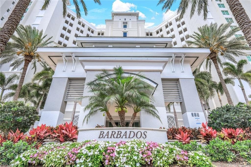 315 Dunes Blvd 204, Naples, FL 34110-19