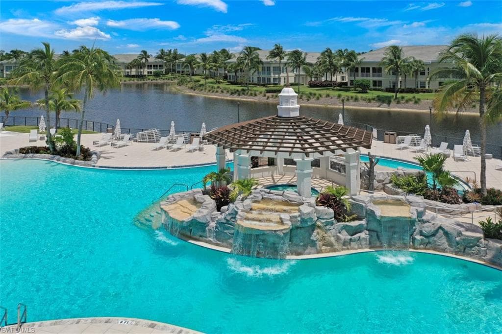 315 Dunes Blvd 204, Naples, FL 34110-24