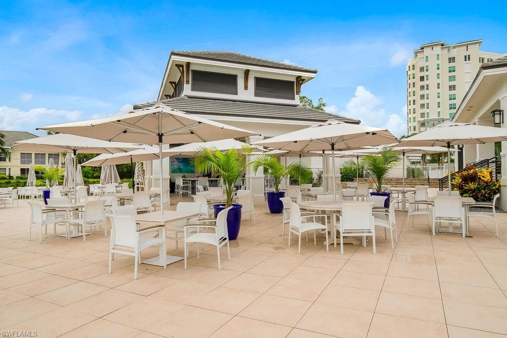 315 Dunes Blvd 204, Naples, FL 34110-25