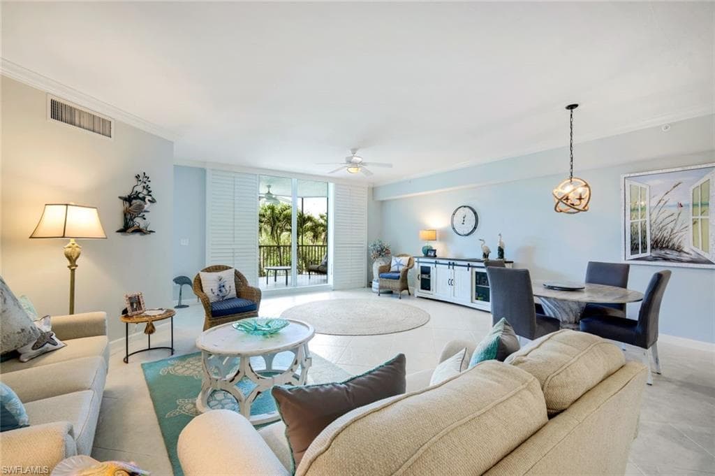 315 Dunes Blvd 204, Naples, FL 34110-3