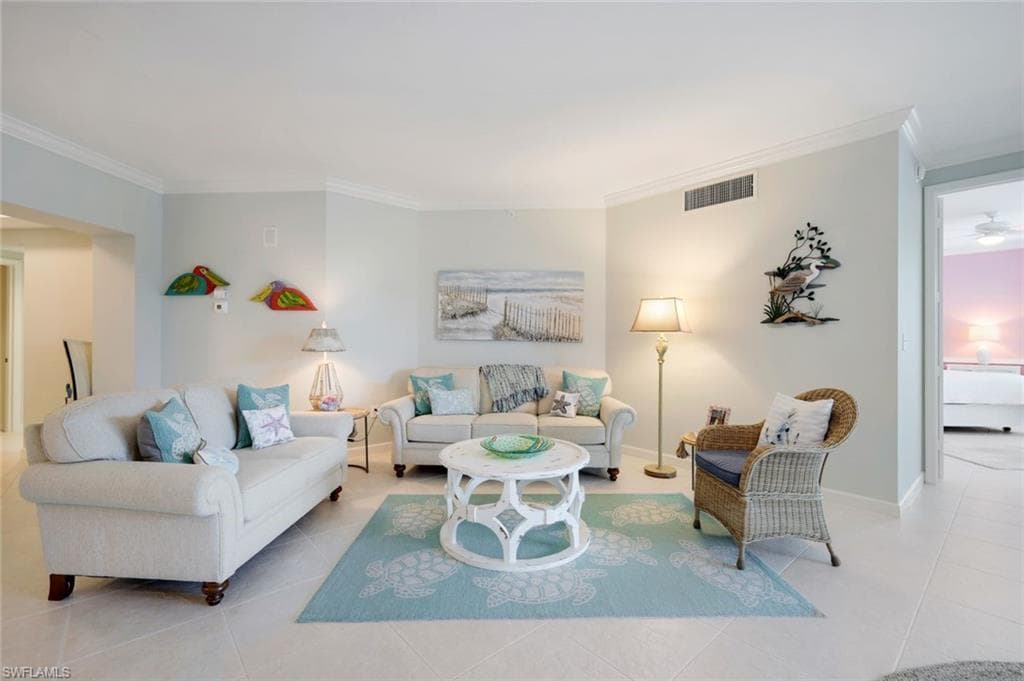 315 Dunes Blvd 204, Naples, FL 34110-4