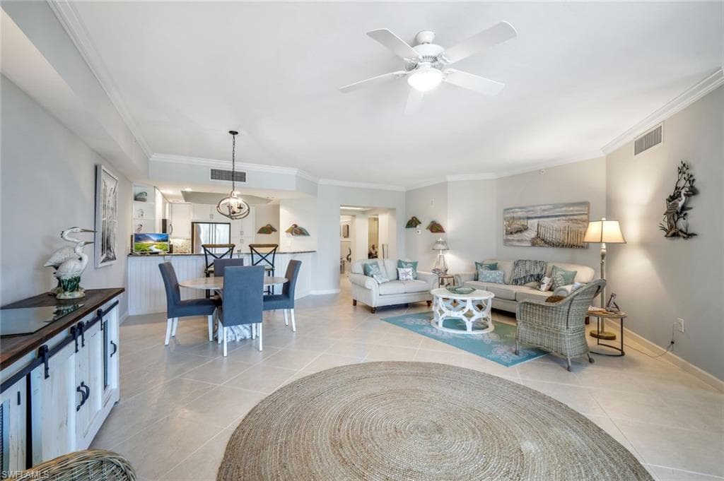 315 Dunes Blvd 204, Naples, FL 34110-5