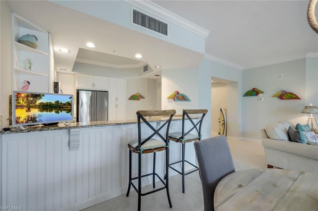 315 Dunes Blvd 204, Naples, FL 34110-7