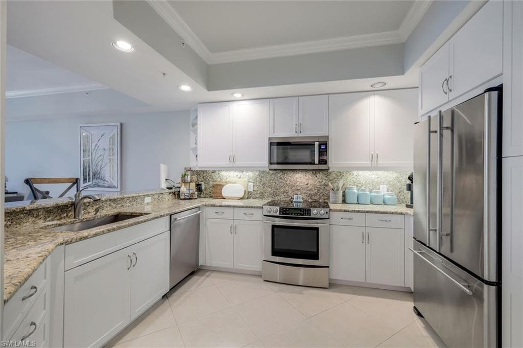 315 Dunes Blvd 204, Naples, FL 34110-8