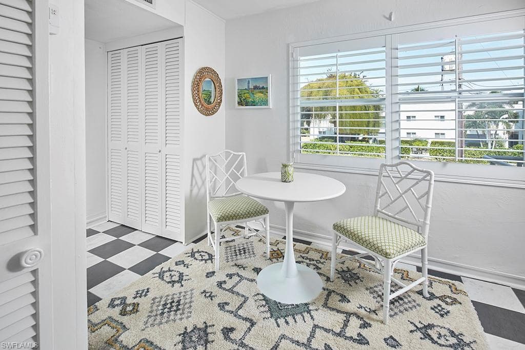 271 8th Ave S 271, Naples, FL 34102-10