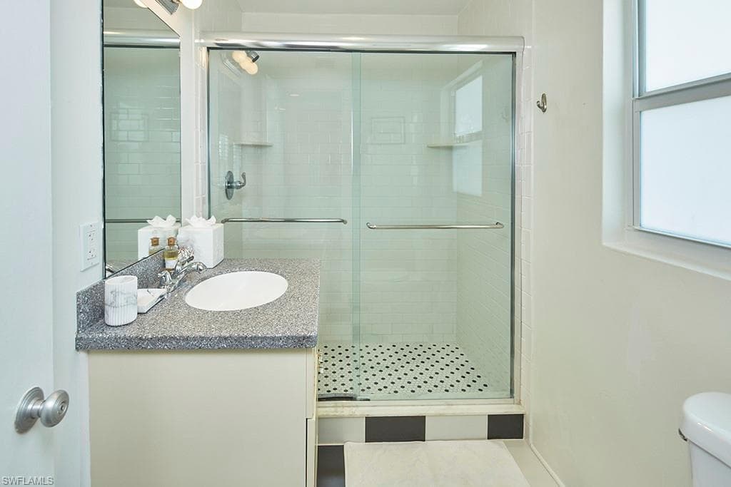 271 8th Ave S 271, Naples, FL 34102-11