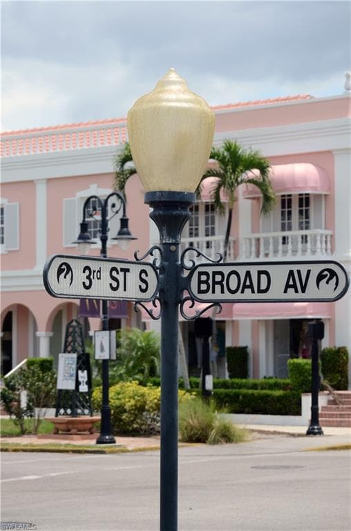 271 8th Ave S 271, Naples, FL 34102-16