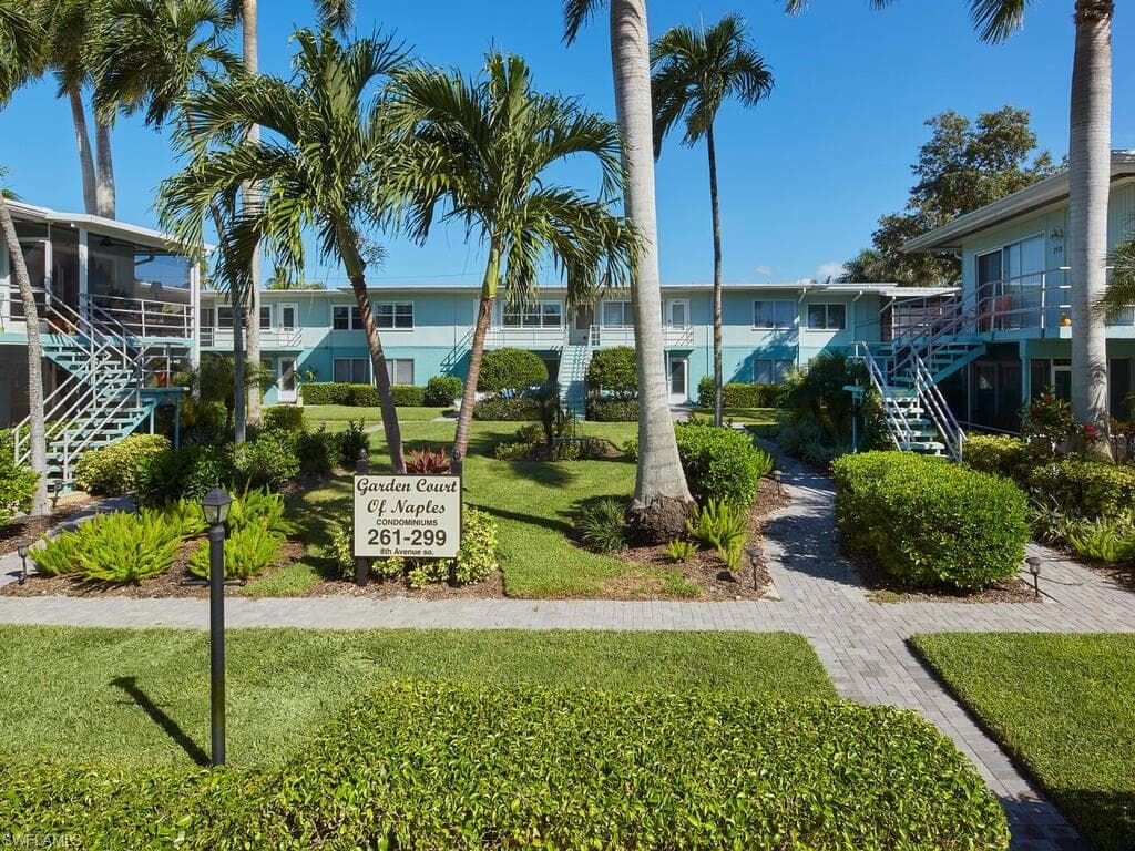 271 8th Ave S 271, Naples, FL 34102-2