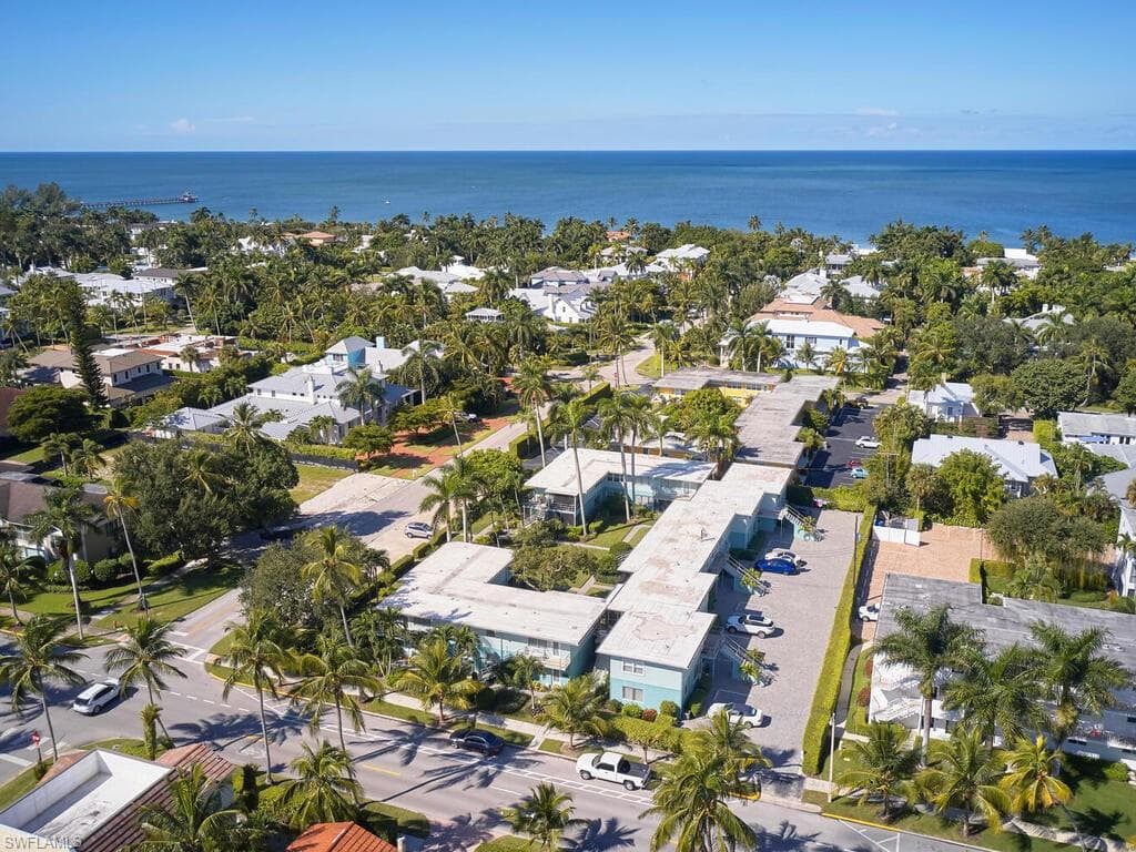271 8th Ave S 271, Naples, FL 34102-3