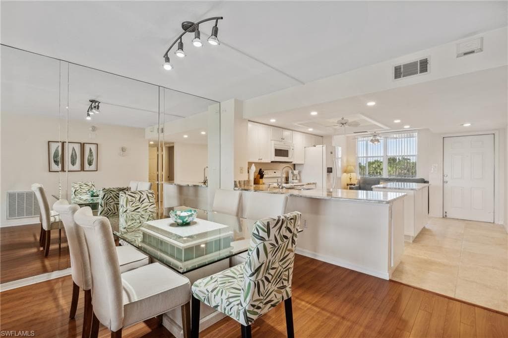 290 Naples Cove Dr 2604, Naples, FL 34110-13