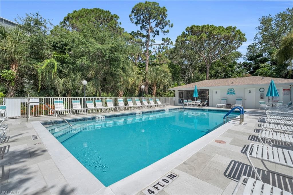 290 Naples Cove Dr 2604, Naples, FL 34110-35
