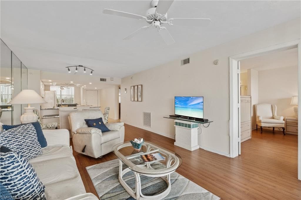 290 Naples Cove Dr 2604, Naples, FL 34110-5