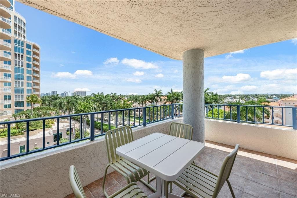 4451 Gulf Shore Blvd N 605, Naples, FL 34103-10