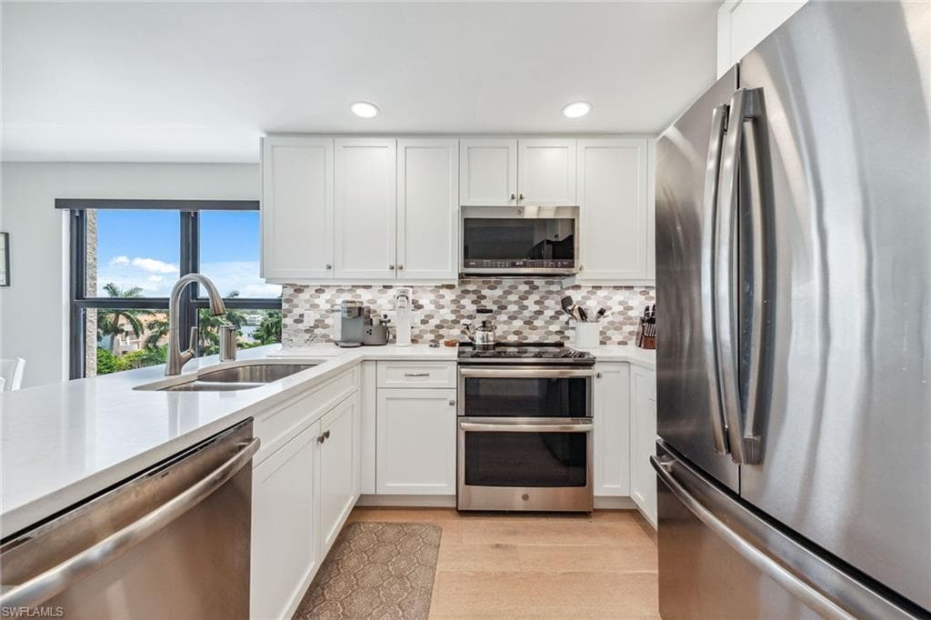 4451 Gulf Shore Blvd N 605, Naples, FL 34103-7