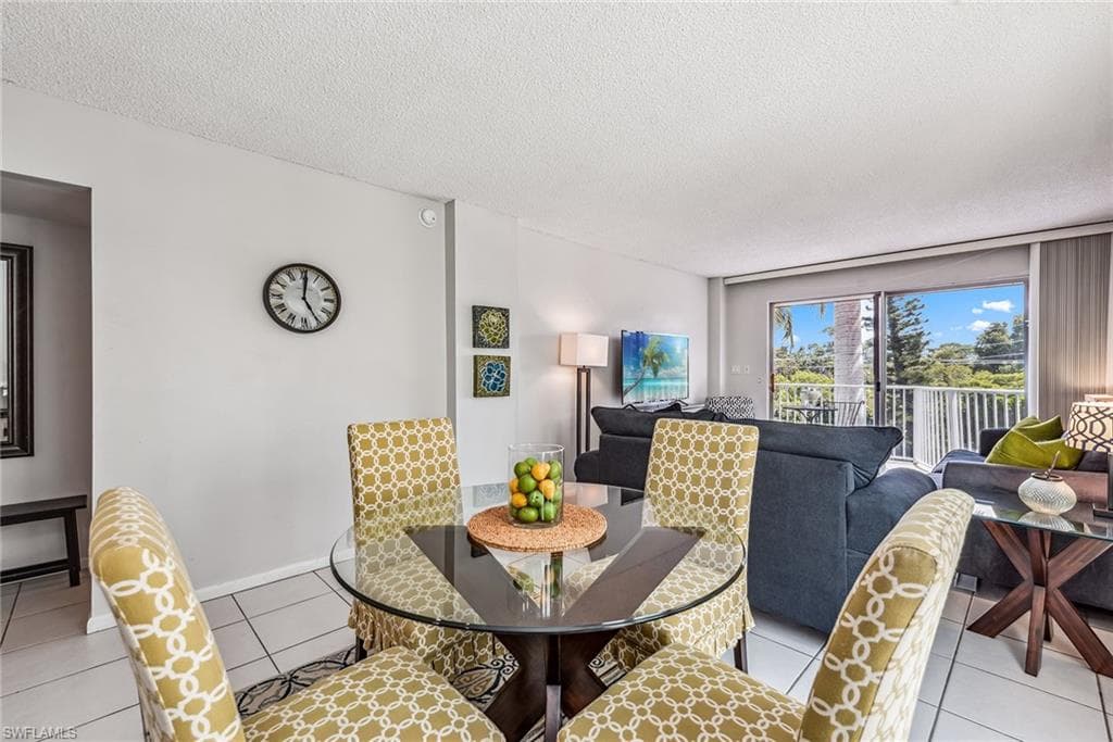 1300 Gulf Shore Blvd N 407, Naples, FL 34102-9