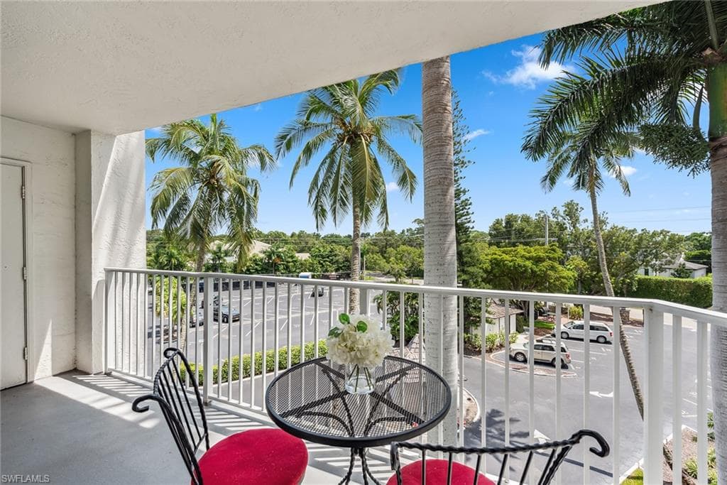 1300 Gulf Shore Blvd N 407, Naples, FL 34102-16