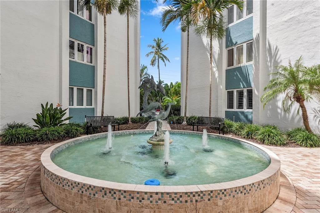 1300 Gulf Shore Blvd N 407, Naples, FL 34102-19