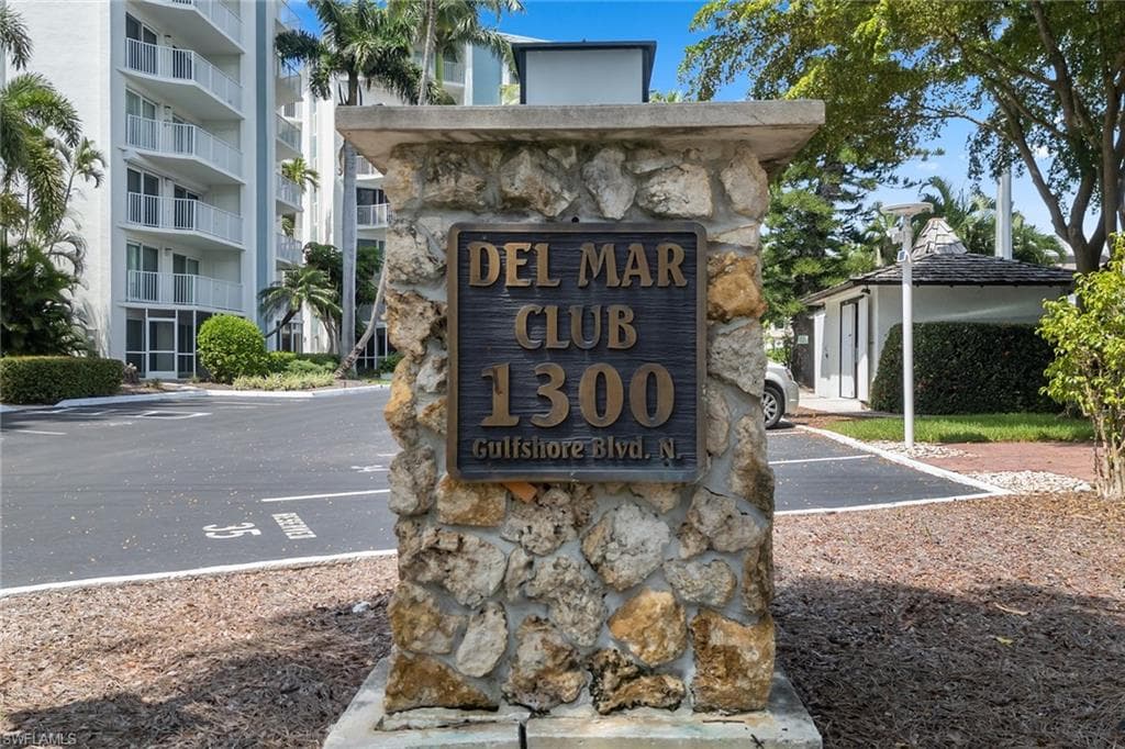1300 Gulf Shore Blvd N 407, Naples, FL 34102-20