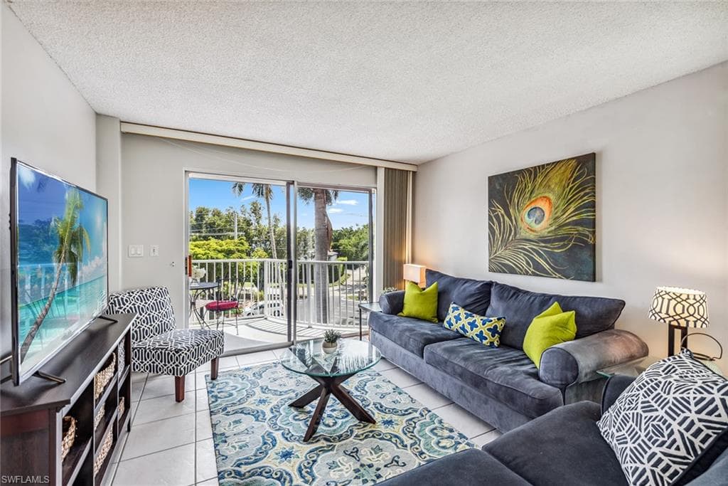 1300 Gulf Shore Blvd N 407, Naples, FL 34102-2