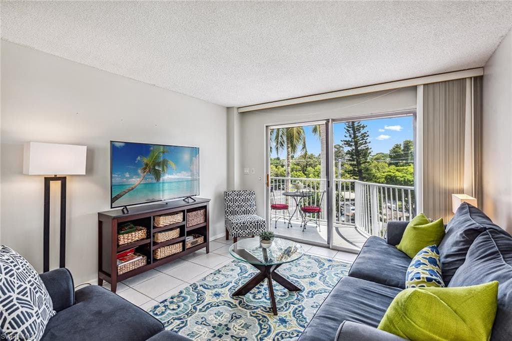 1300 Gulf Shore Blvd N 407, Naples, FL 34102-3
