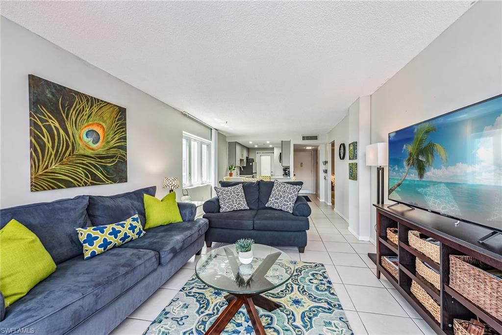 1300 Gulf Shore Blvd N 407, Naples, FL 34102-4