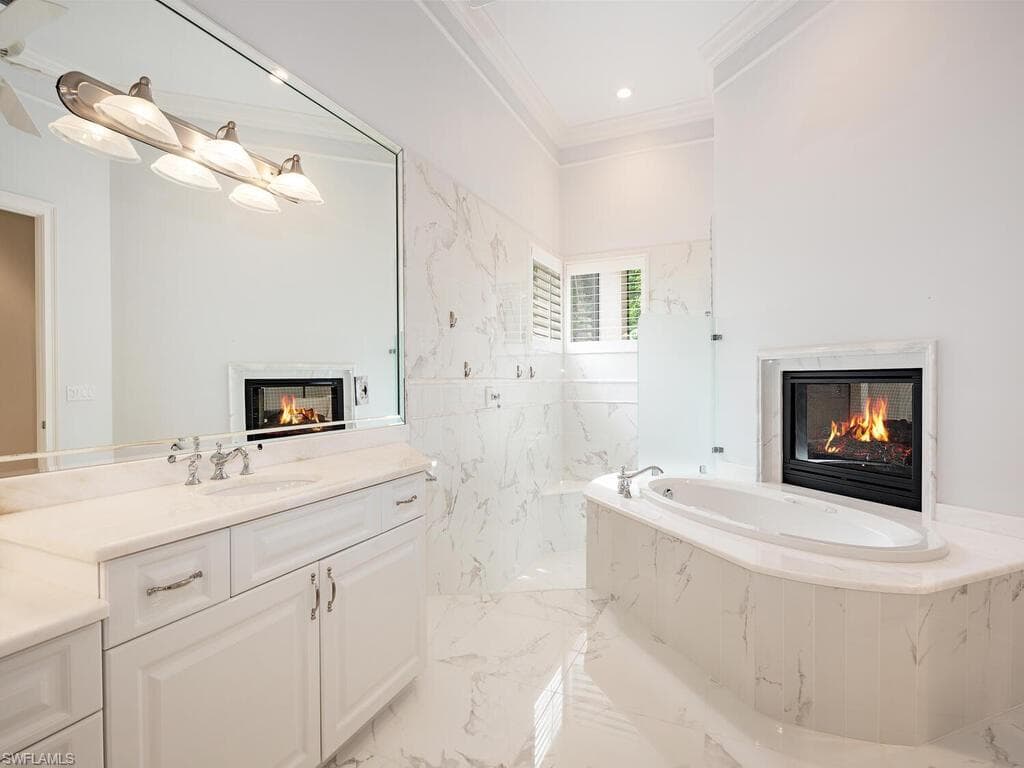 2080 Gordon Dr, Naples, FL 34102-14