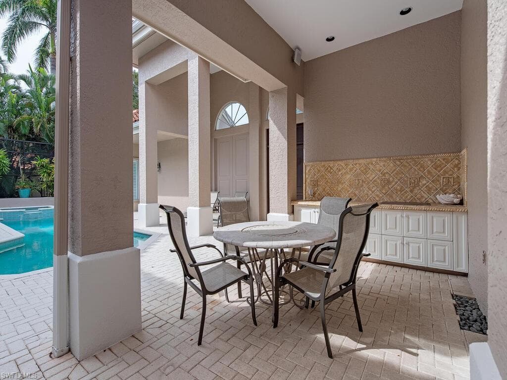 2080 Gordon Dr, Naples, FL 34102-18