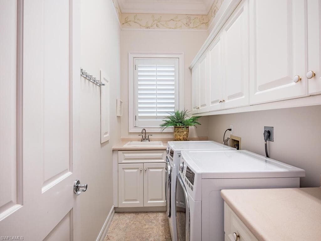 2080 Gordon Dr, Naples, FL 34102-25
