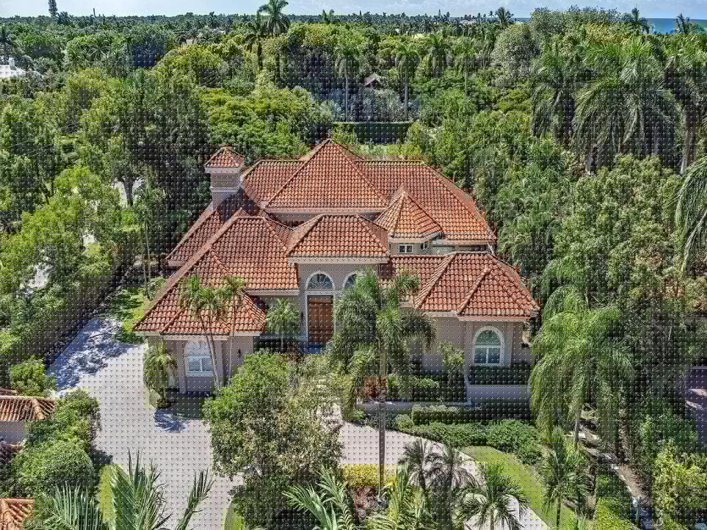2080 Gordon Dr, Naples, FL 34102-2
