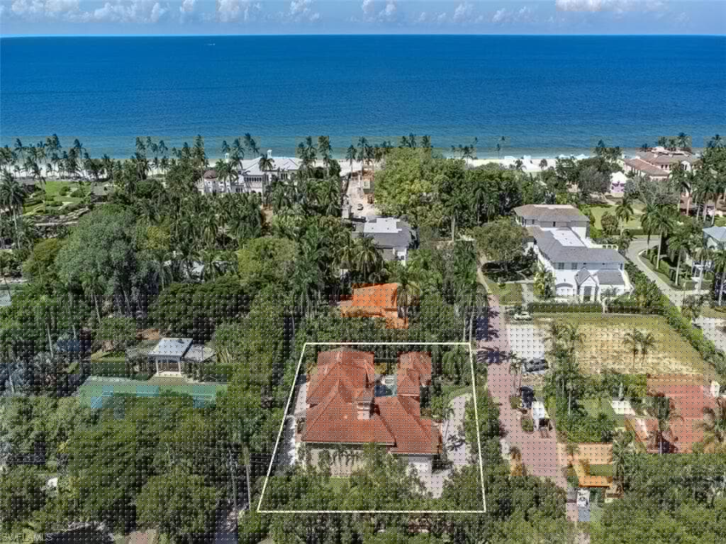 2080 Gordon Dr, Naples, FL 34102-3